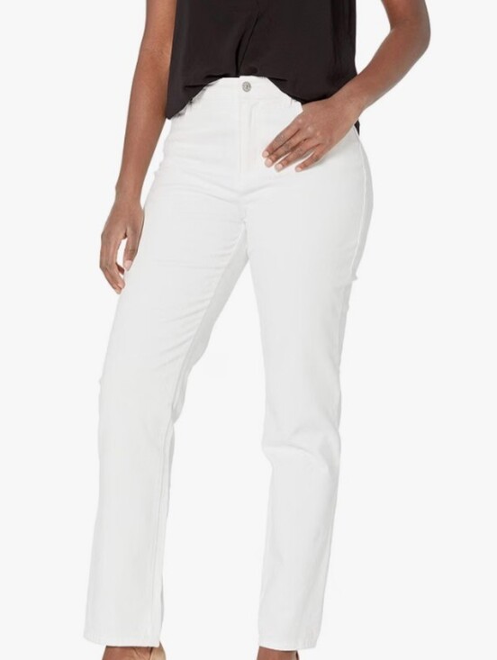 Gloria Vanderbilt Denim - Gloria Vanderbilt "Amanda" Jeans, Size 6 (NWT)